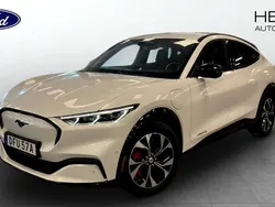 Vit (white) Begagnad 2022 Ford Mustang Mach-E Standard Range SUV | 319 900 kr (Bra pris)