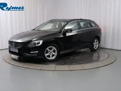 Svart Begagnad 2015 Volvo V60 Momentum Kombi | 134 800 kr (Marknadspris)