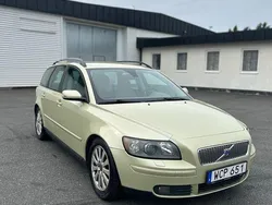 Ljusgrön (grön) Begagnad 2005 Volvo V50 Momentum Kombi | 29 999 kr (Dyr)