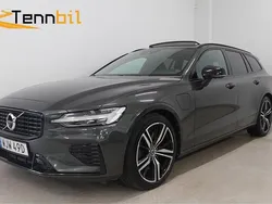 Mörkgrå (grå) Begagnad 2022 Volvo V60 R-Design Kombi | 389 800 kr (Bra pris)