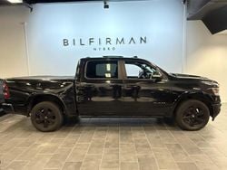 Svart Begagnad 2019 RAM 1500 Pickup | 539 900 kr (Lite dyr)