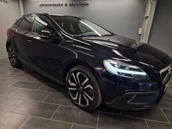 Svart Begagnad 2017 Volvo V40 CC Summum Kombi | 154 500 kr (Marknadspris)