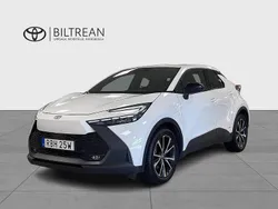 Vit Begagnad 2023 Toyota C-HR Style SUV | 399 000 kr (Marknadspris)