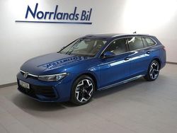 Blå (reef blue metallic) Begagnad 2024 VW Passat R-line Kombi | 499 900 kr