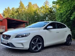 Vit Begagnad 2014 Volvo V40 R-Design Kombi | 84 000 kr (Marknadspris)