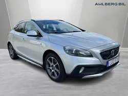 Silver Begagnad 2014 Volvo V40 CC Pro Kombi | 159 500 kr (Marknadspris)