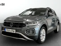 Grå Begagnad 2024 VW T-Roc Life SUV | 319 900 kr (Dyr)
