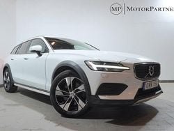 Vit Begagnad 2019 Volvo V60 CC Momentum Kombi | 229 900 kr (Marknadspris)