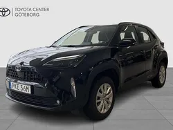 Svart Begagnad 2024 Toyota Yaris Cross Active SUV | 279 900 kr (Marknadspris)