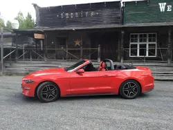 Röd Begagnad 2018 Ford Mustang Convertible Cab | 239 900 kr (Marknadspris)