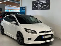 Vit Begagnad 2012 Ford Focus Titanium Halvkombi | 69 900 kr (Marknadspris)