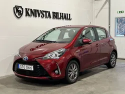 Röd Begagnad 2018 Toyota Yaris Hybrid Active Halvkombi | 138 900 kr (Bra pris)
