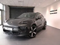 Grå (grey) Begagnad 2025 Porsche Macan SUV | 995 000 kr