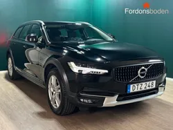 Svart Begagnad 2018 Volvo V90 CC Momentum Kombi | 234 800 kr (Bra pris)
