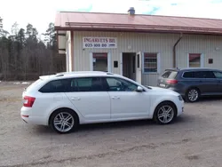 Vit Begagnad 2016 Skoda Octavia Style Kombi | 89 499 kr (Marknadspris)