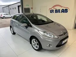 Grå Begagnad 2011 Ford Fiesta Halvkombi | 99 900 kr (Dyr)