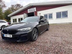 Svart Begagnad 2022 BMW 530e M Sport Kombi | 379 000 kr (Marknadspris)