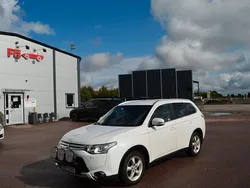 Vit Begagnad 2014 Mitsubishi Outlander SUV | 89 000 kr (Bra pris)