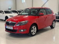 Röd Begagnad 2014 Skoda Fabia Ambition Halvkombi | 54 900 kr (Marknadspris)
