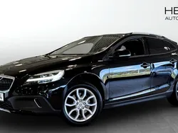 Svart (black) Begagnad 2016 Volvo V40 CC Momentum Kombi | 184 900 kr (Marknadspris)