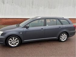 Grå Begagnad 2006 Toyota Avensis Kombi | 27 800 kr (Marknadspris)