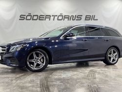 Mörkblå (blå metallic) Begagnad 2020 Mercedes E300 AMG Kombi | 359 900 kr (Marknadspris)