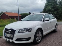 Vit Begagnad 2012 Audi A3 Sportback Attraction Halvkombi | 65 000 kr (Marknadspris)