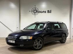 Mörkblå Begagnad 2006 Volvo V70 Kinetic Kombi | 34 900 kr (Marknadspris)
