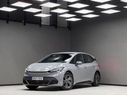 Ljusgrå Begagnad 2023 Cupra Born Halvkombi | 269 900 kr (Marknadspris)