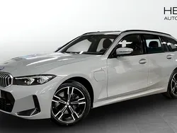 Grå (grey) Begagnad 2024 BMW 330e M Sport Kombi | 529 700 kr (Marknadspris)