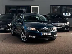 Mörkblå Begagnad 2013 Skoda Rapid Sedan | 79 900 kr (Marknadspris)