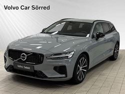 Grå Begagnad 2024 Volvo V60 Plus Kombi | 454 900 kr (Marknadspris)