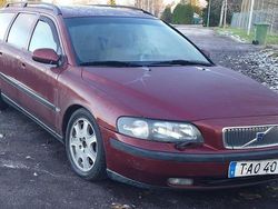 Röd Begagnad 2002 Volvo V70 Kombi | 12 000 kr (Marknadspris)