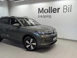 Grön (cipressinogreen metallic) Ny 2025 VW Tiguan SUV | 547 500 kr (Lite dyr)