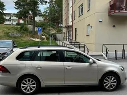 Brun Begagnad 2010 VW Golf Kombi | 45 000 kr (Marknadspris)
