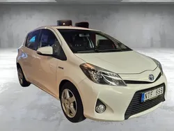 Vit Begagnad 2013 Toyota Yaris Hybrid Active Halvkombi | 99 900 kr (Lite dyr)