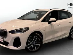Vit (white) Begagnad 2024 BMW 225 Active Tourer Comfort Edition Minibuss | 432 700 kr (Marknadspris)