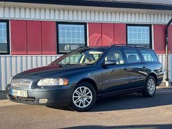Blå Begagnad 2005 Volvo V70 Momentum Kombi | 39 900 kr (Marknadspris)