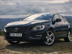 Svart Begagnad 2018 Volvo V60 Kombi | 200 000 kr (Marknadspris)