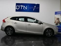 Brun Begagnad 2017 Volvo V40 Momentum Kombi | 139 500 kr (Marknadspris)