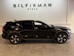 Svart Begagnad 2019 Volvo V60 CC Momentum Kombi | 329 900 kr (Lite dyr)