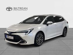 Vit (pearl white) Begagnad 2023 Toyota Corolla Plus Kombi | 299 000 kr (Marknadspris)