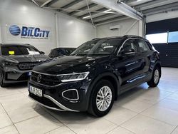 Svart Begagnad 2023 VW T-Roc Life SUV | 239 900 kr (Marknadspris)