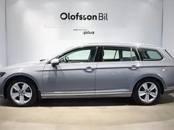 Grå Begagnad 2023 VW Passat Kombi | 369 000 kr (Marknadspris)