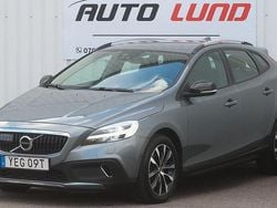 Grå (gråmetallic) Begagnad 2019 Volvo V40 CC Kombi | 179 900 kr (Marknadspris)