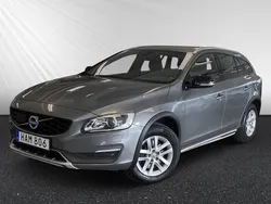 Grå Begagnad 2015 Volvo V60 CC Momentum Kombi | 154 400 kr (Lite dyr)