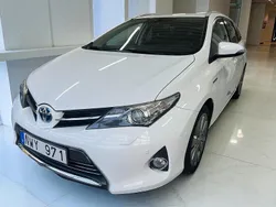 Vit Begagnad 2013 Toyota Auris Executive Kombi | 118 900 kr (Marknadspris)