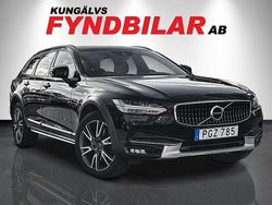 Svart Begagnad 2017 Volvo V90 CC Momentum Kombi | 204 900 kr (Marknadspris)