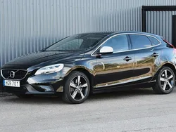 Svart Begagnad 2017 Volvo V40 R-Design Kombi | 169 900 kr (Marknadspris)