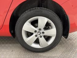 Röd Begagnad 2017 Skoda Fabia Halvkombi | 134 800 kr (Marknadspris)